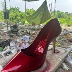 Alternative view of Mô hình giày cao gót đỏ