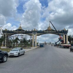 Cổng chào Vinhomes Royal Island