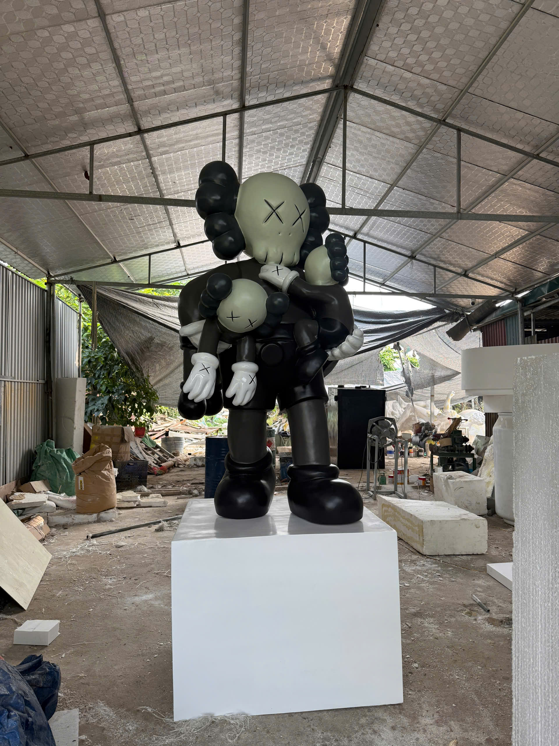 Mô hình composite Bearbrick trang trí